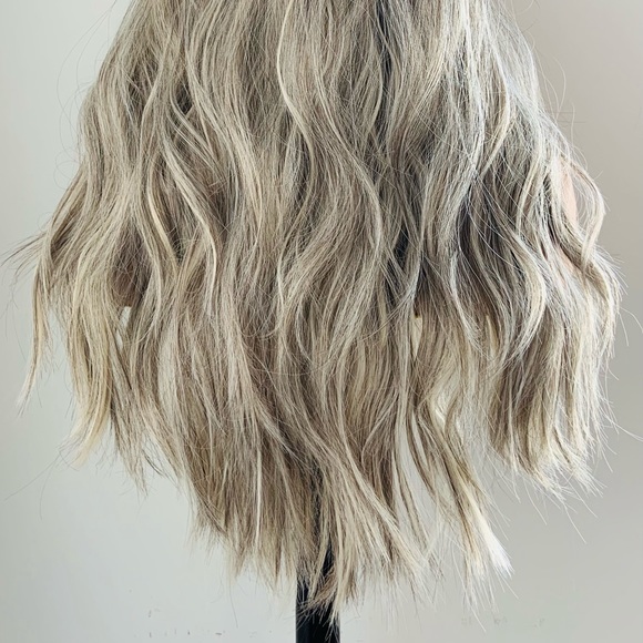 Easy to Wear Effortless Style 20” Ombre Ash Synthetic Wig - Picture 15 of 15